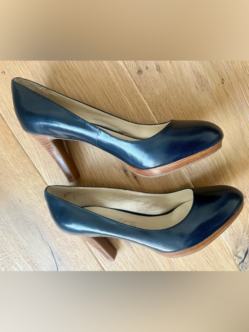 Etienne Aigner Yelle Navy Leather Pumps – Classic Stacked Heel | US 7.5